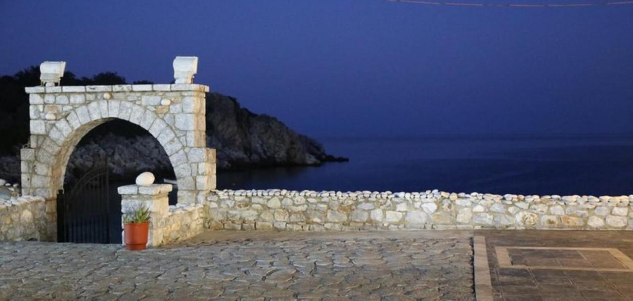 Lalloudes Seaside Accommodation Exo Nimfion Екстер'єр фото