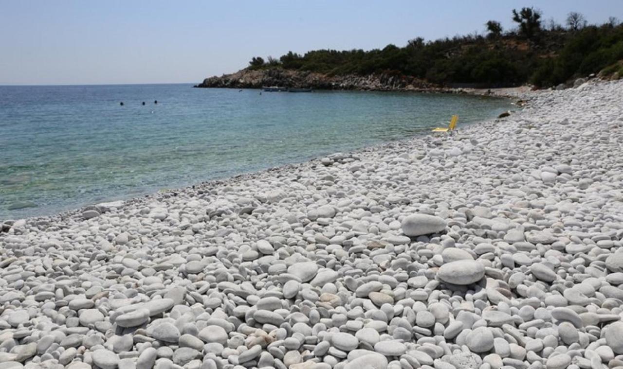Lalloudes Seaside Accommodation Exo Nimfion Екстер'єр фото